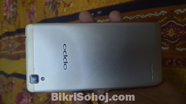 Oppo F1